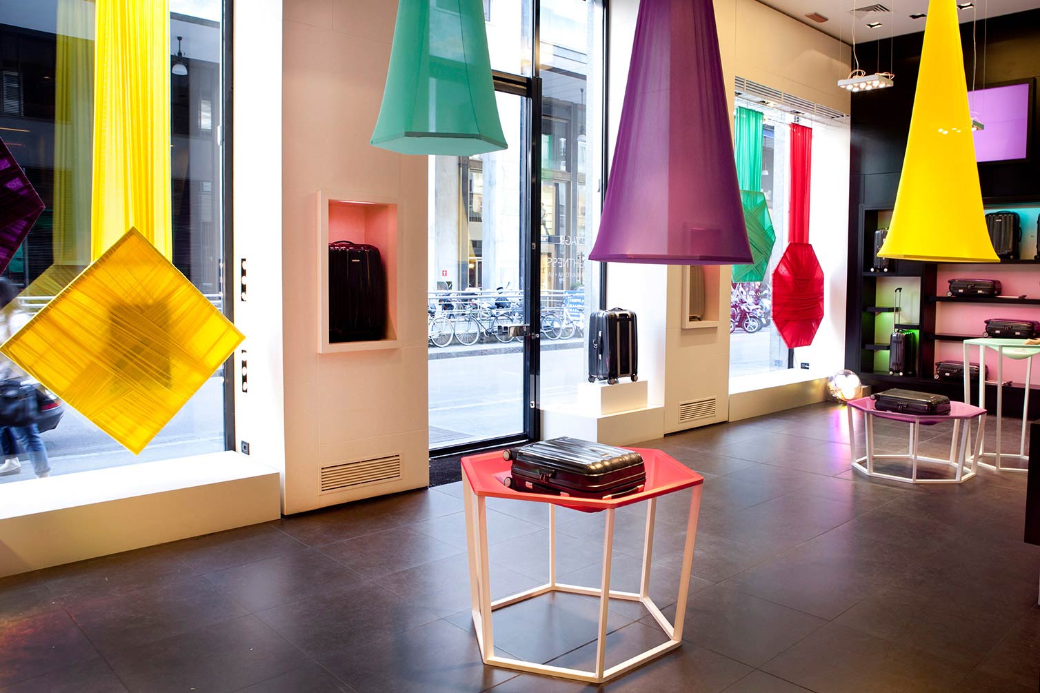 Lanzavecchia+Wai_A-Voyage-in-Lightness_-for-Samsonite1