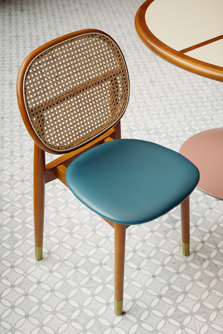 RH_01_RedHouse-L+W-CHAIR