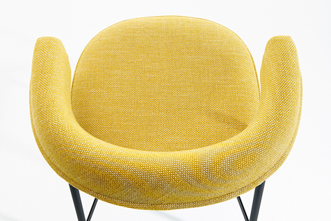 Stools with strong character, dynamic and in motion