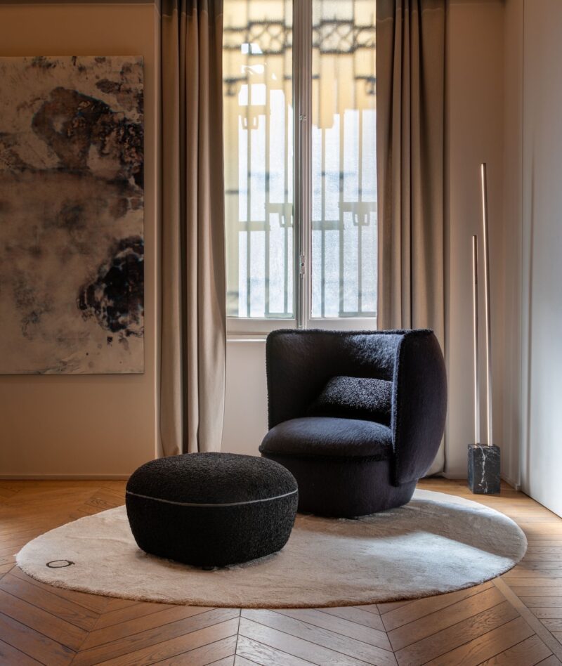 Soft, enveloping and contemporary luxury armchairs